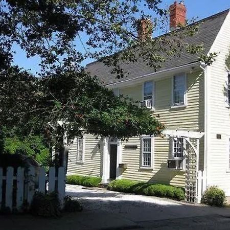 Admiral Farragut Inn ニューポート エクステリア 写真